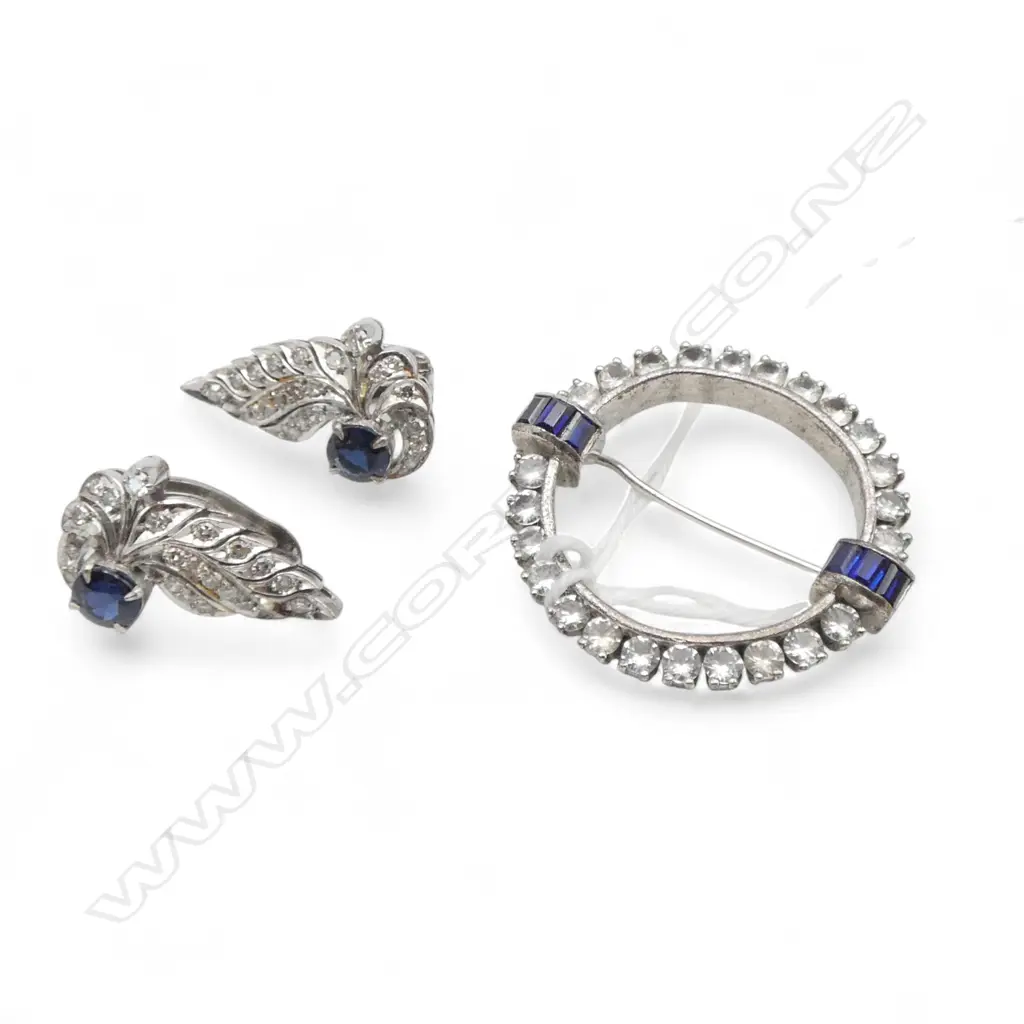 SILVER DECO STYLE BROOCH 30mm & PR CLIP ON EARRINGS SAPP/ DIAMOND 1 stone missing 5.4 Gr Image 1++