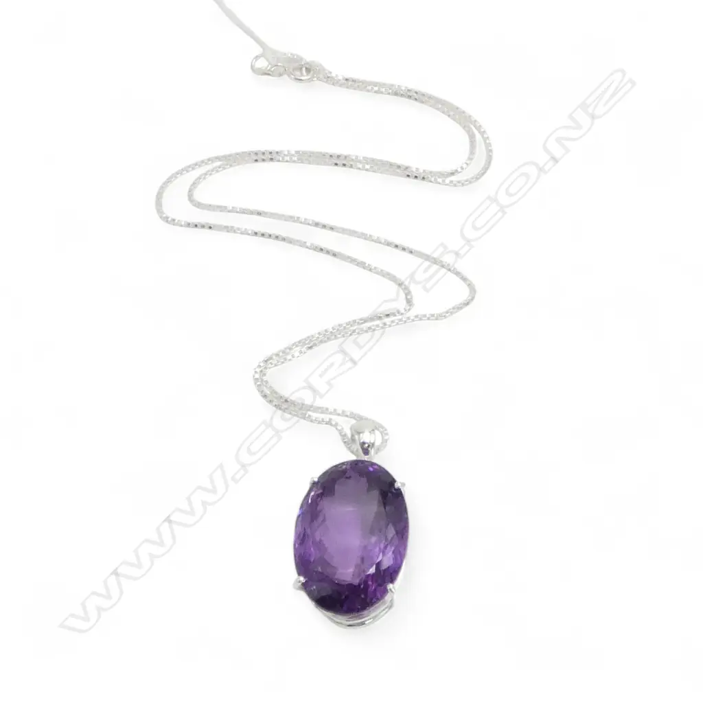 SILVER OVAL CUT AMETHYST PENDANT on SILVER CHAIN Image 1++