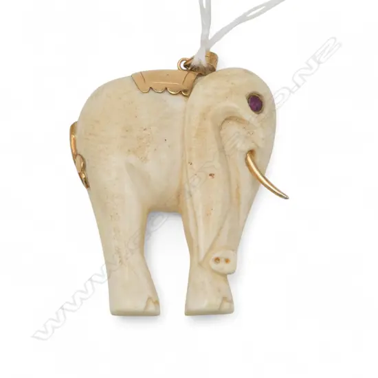 CARVED IVORY & 14ct GOLD ELEPHANT PENDANT H.46mm