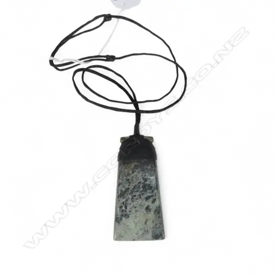 KAWAKAWA  POUNAMU HEI TOKI (with woven cord) L.70mm