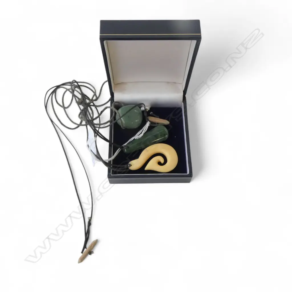 3 PENDANT NECKLACES; 2 GREENSTONE, 1 BONE Image 1++