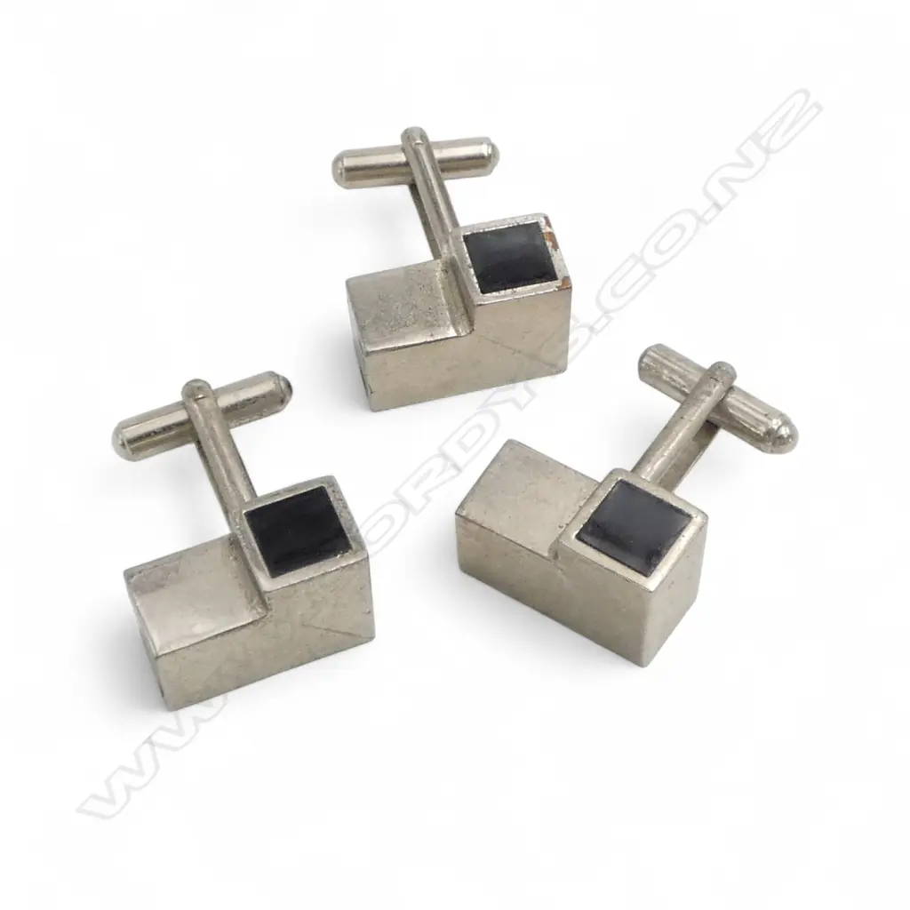 José Maria Bribiesca (1936-2019) pair + 1 chrome-plated brass & black acrylic cuff links Image 1++