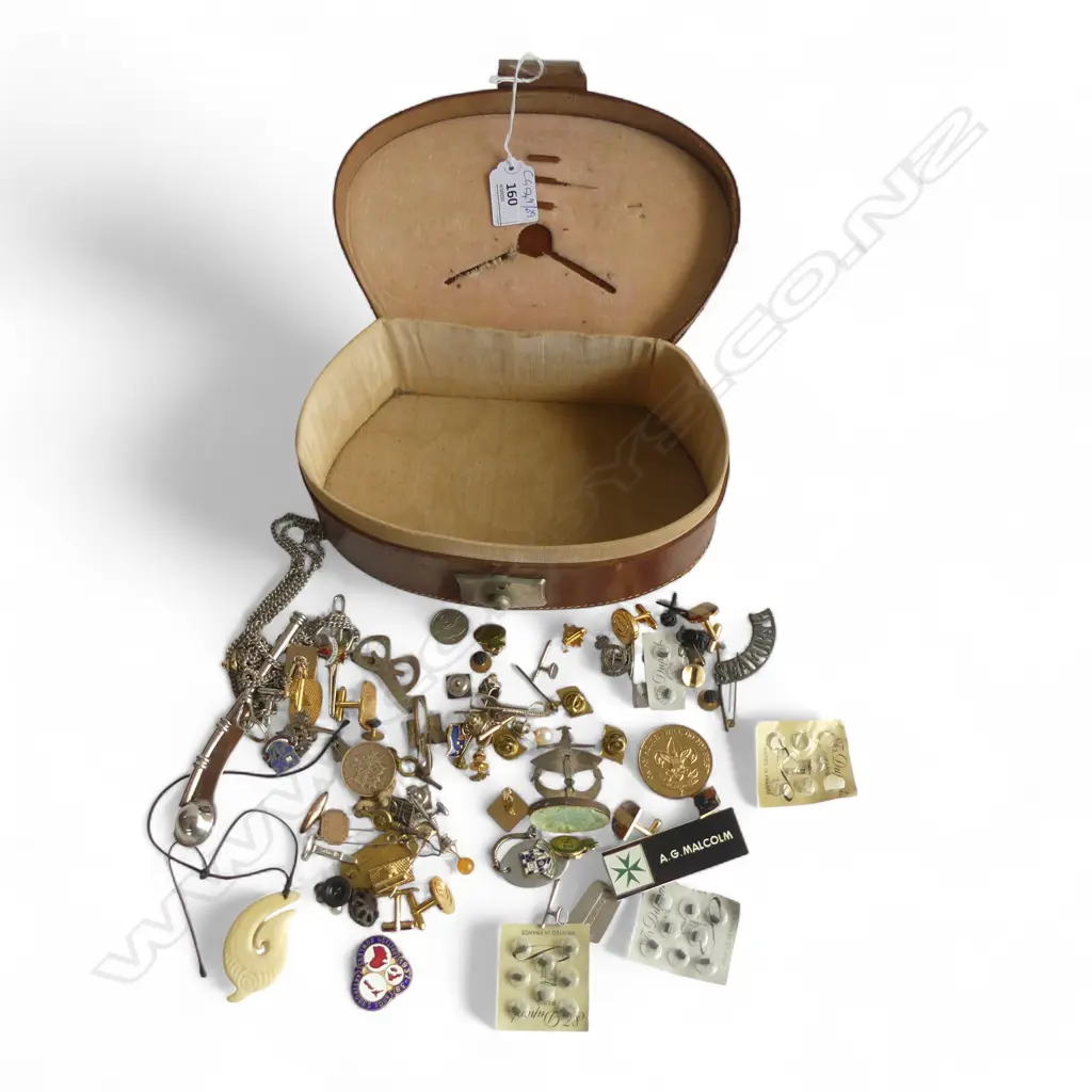 ASST. BADGES & CUFFLINKS ETC IN LEATHER CASE W.210mm Image 1++