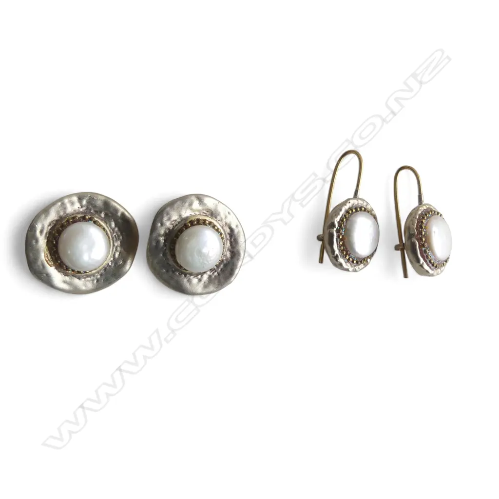ASST. VINTAGE JEWELLERY INCLDS SILVER FRESHWATER PEARL EARRINGS & SILVER/TIGER EYE BRACELET Image 1++