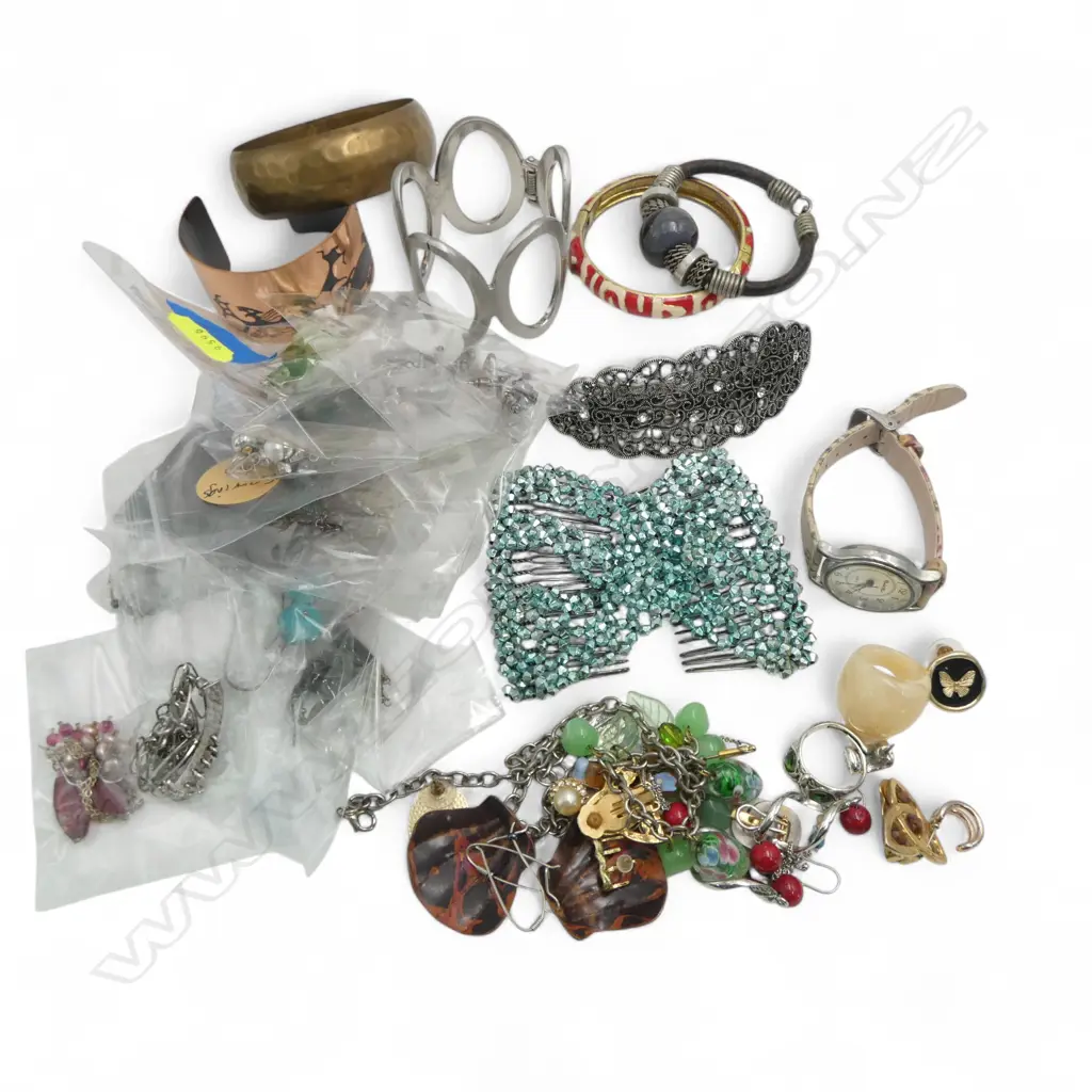 ASST. COSTUME JEWELLERY; RINGS, CUFF LINKS, EARRINGS, etc Image 1++