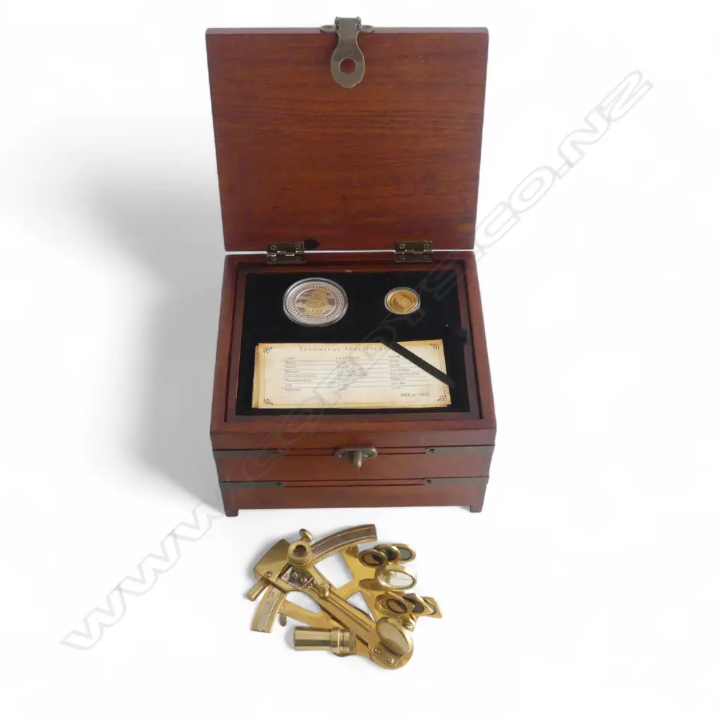 H.M.A.V. BOUNTY COLLECTORS SET, IN CHEST w. SEXTANT, N.Z. $25 99.99 GOLD COIN 7.77gms + $2 99.99 SILVER COIN 31.10gms Image 1++
