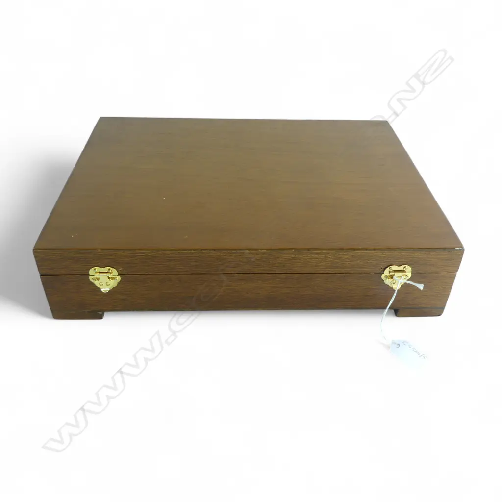 'FORUM' 8 PLACE SILVER PLATE CUTLERY CANTEEN W.385mm Image 1++