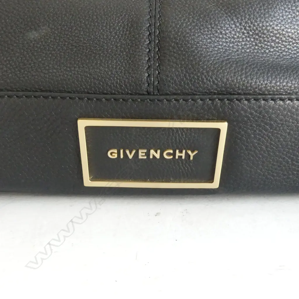GIVENCHY BLACK LEATHER HAND BAG W.430mm Image 1++