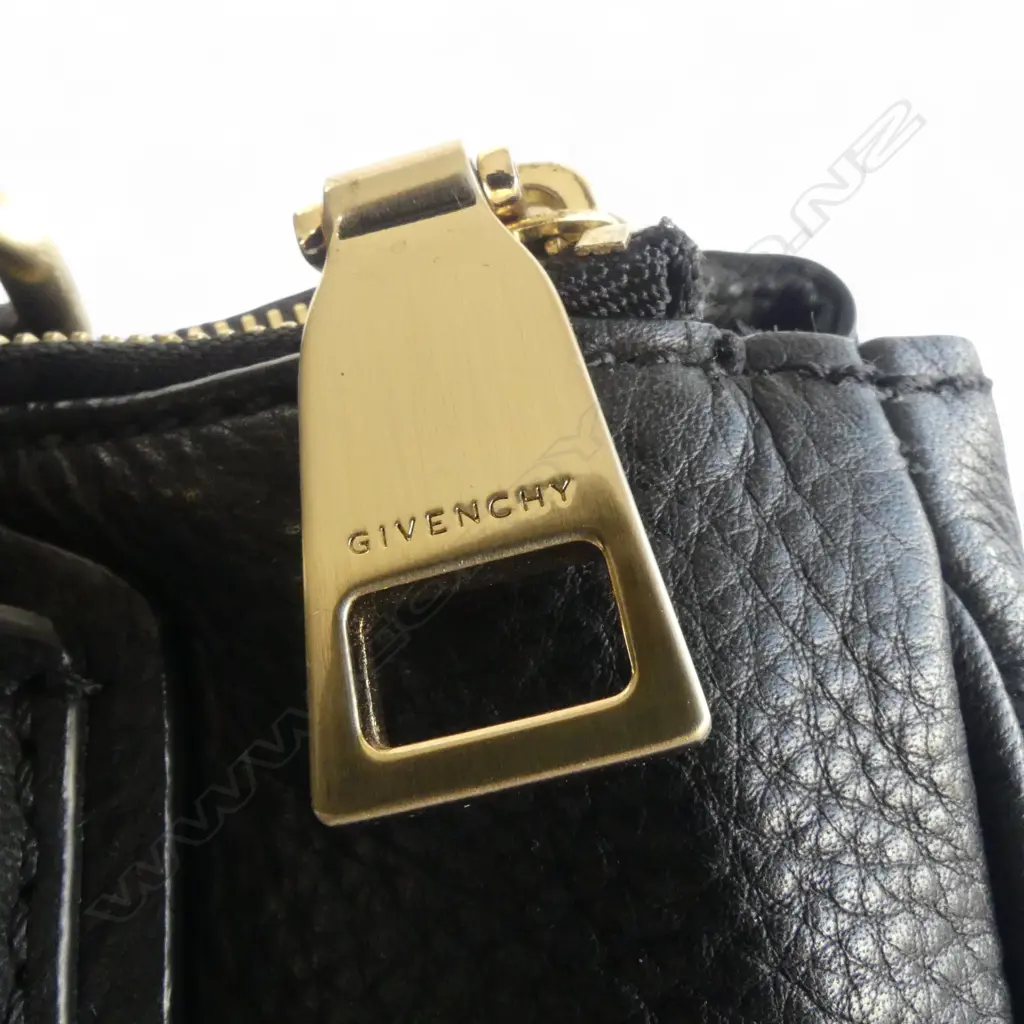 GIVENCHY BLACK LEATHER HAND BAG W.430mm Image 1++