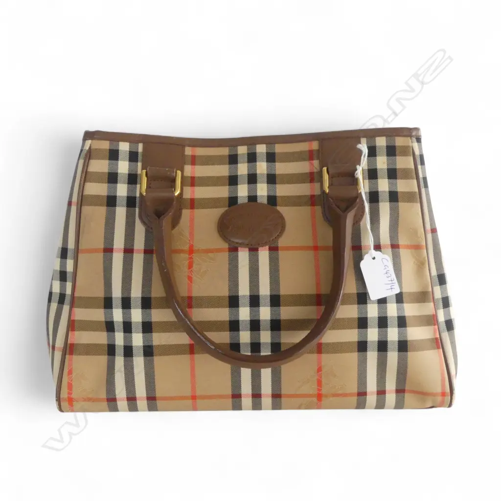 BURBERRY HANDBAG W.330mm Image 1++