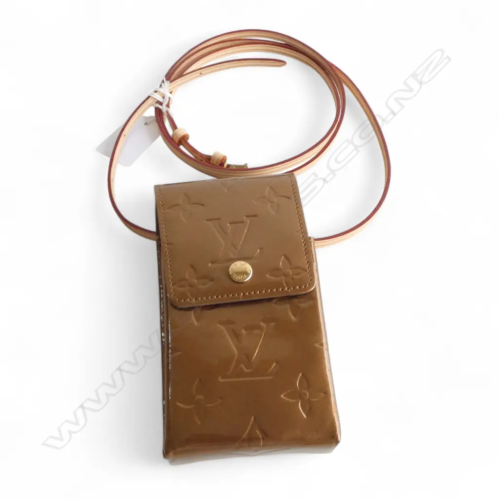 LOUIS VUITTON LV MONOGRAM GOLD VERNIS POUCH w BELT, unused condition Image 1++