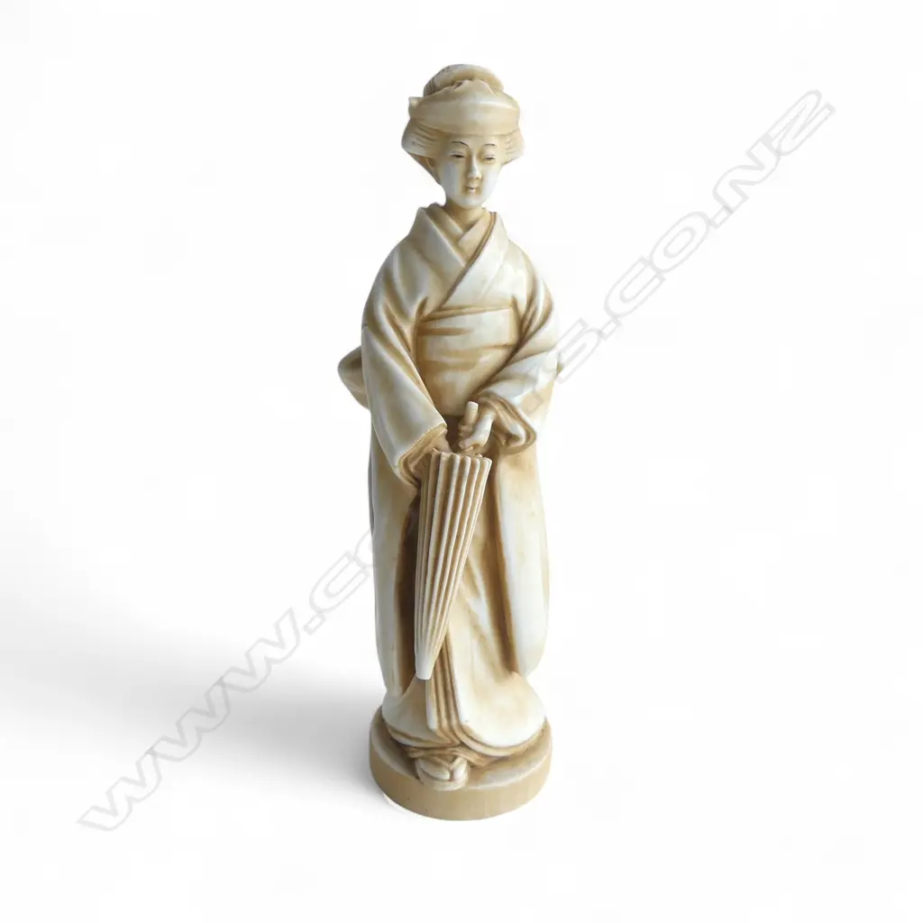 JAPANESE 'IVORY' COLOURED PORCELAIN GEISHA FIGURE H.255mm BASE STAMPED Image 1++