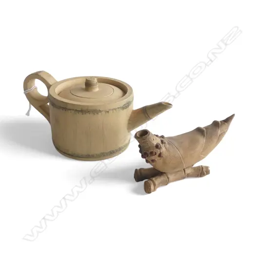 YIXING TEAPOT + CHINESE POTTERY ORNAMENT L.95mm