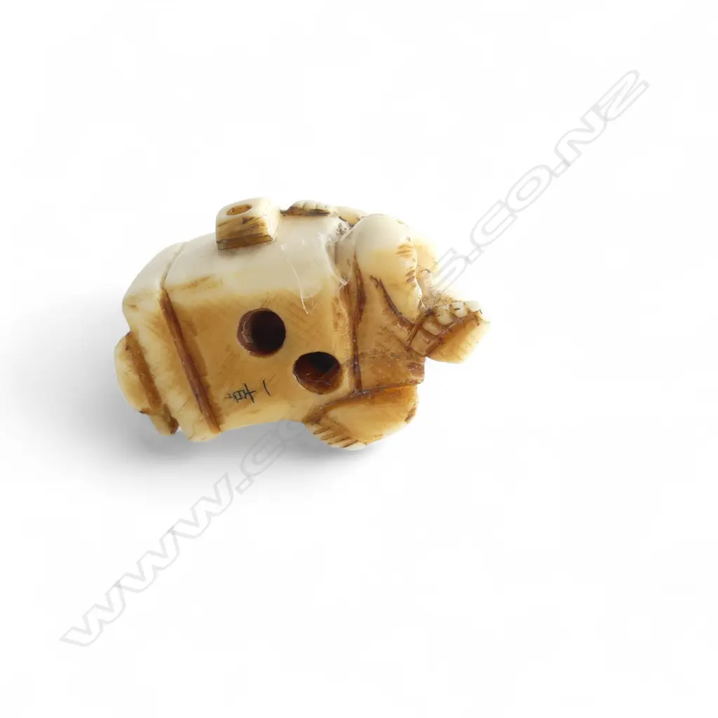 IVORY NETSUKE FIGURE SIGNED Image 1++