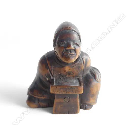 CARVED WOOD NETSUKE FIGURE 