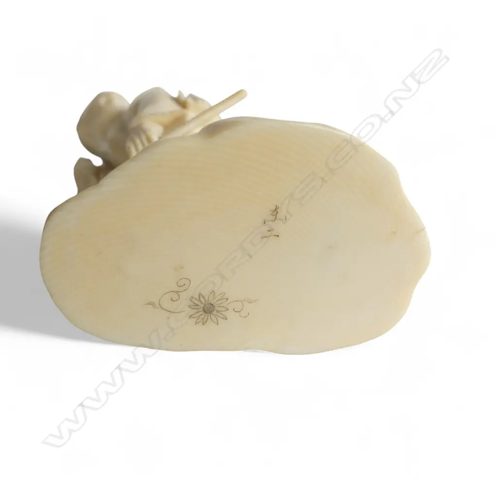 CARVED IVORY JAPENSE FIGURE man w. crane. faults. H.140MM Image 1++