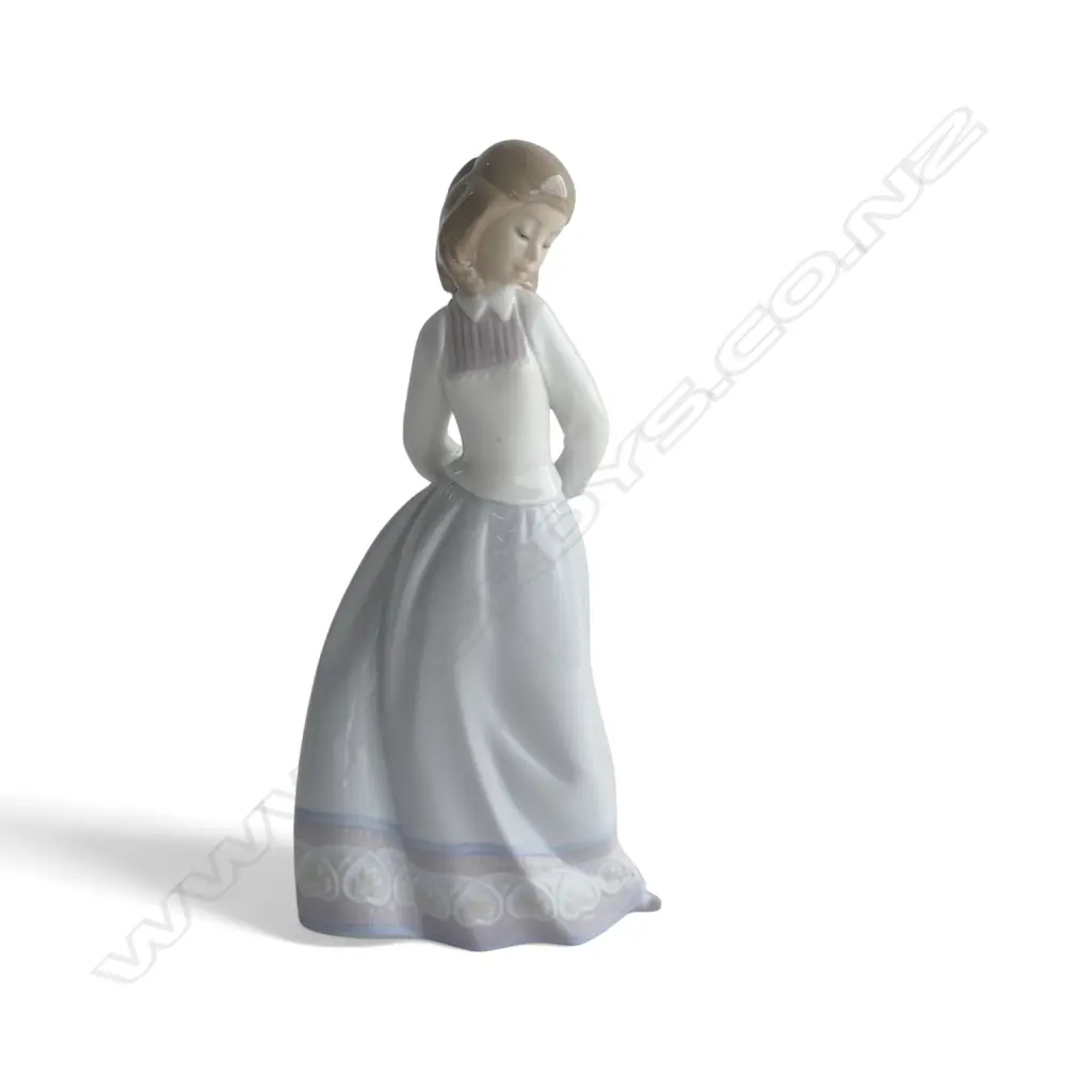 LLADRO FIGURINE #6754 'SWEET & SHY' H.220mm Image 1++