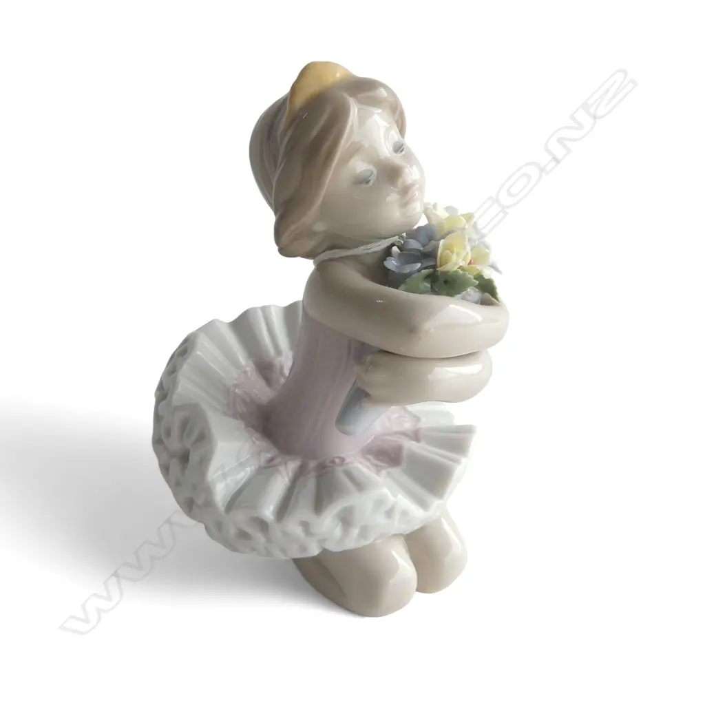 LLADRO BALLERINA GIRL H.110mm one petal chipped Image 1++
