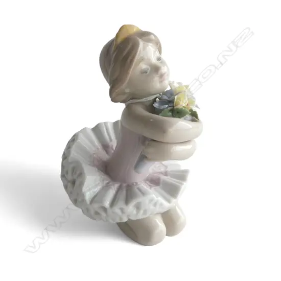 LLADRO BALLERINA GIRL H.110mm one petal chipped