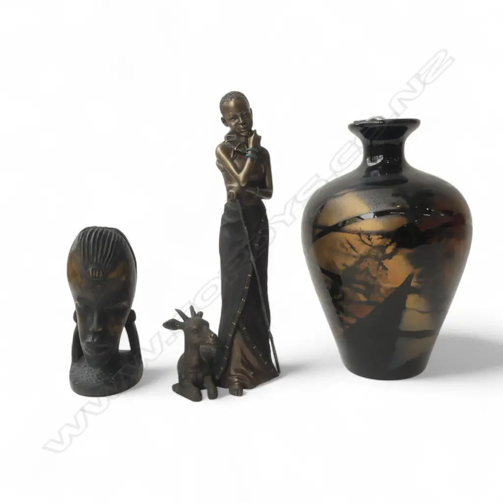 2 AFRICAN FIGURES + GLASS VASE H.210mm chip to rim Image 1++