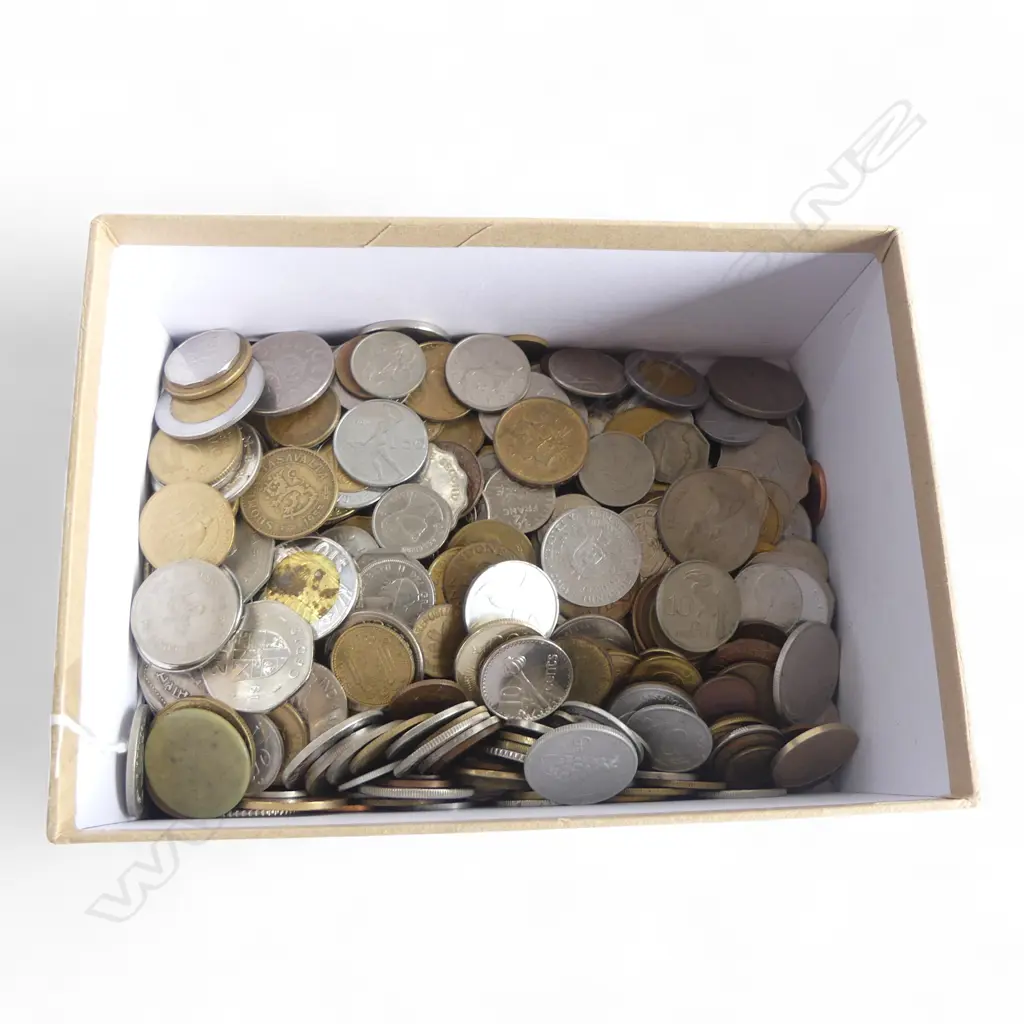 BOX OF WORLD COINS C1980'S ETC Image 1++
