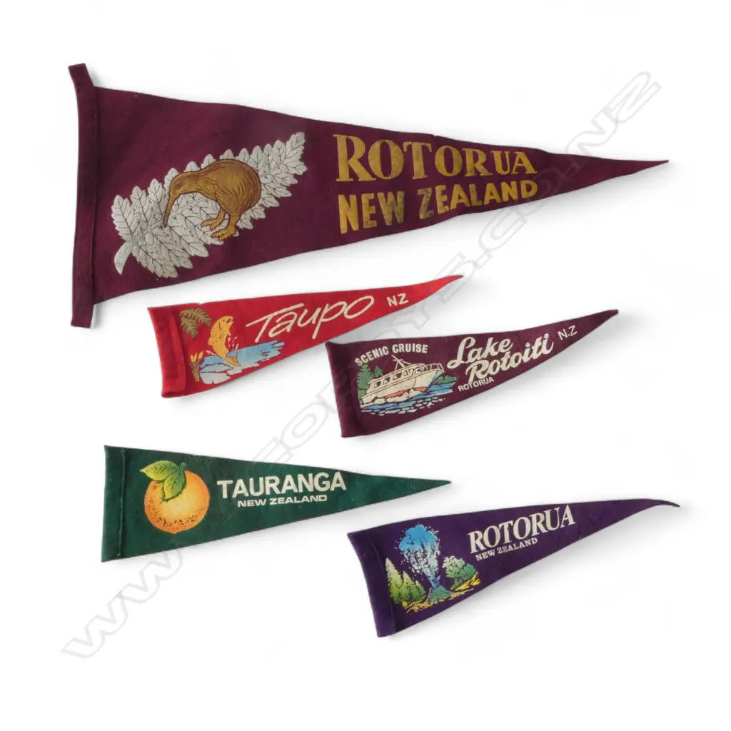 5 VINTAGE FELT N.Z. PENDANT FLAGS W.460mm Image 1++