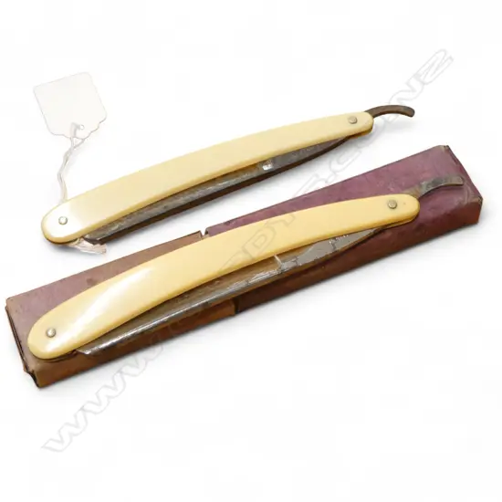 2 VINTAGE CUT THROAT RAZORS
