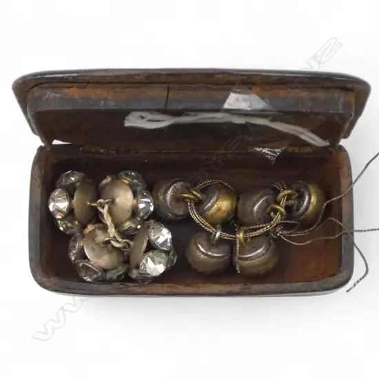 VICTORIAN BUTTONS, 6 BRASS & 4 CRYSTAL in ENAMEL SNUFF BOX