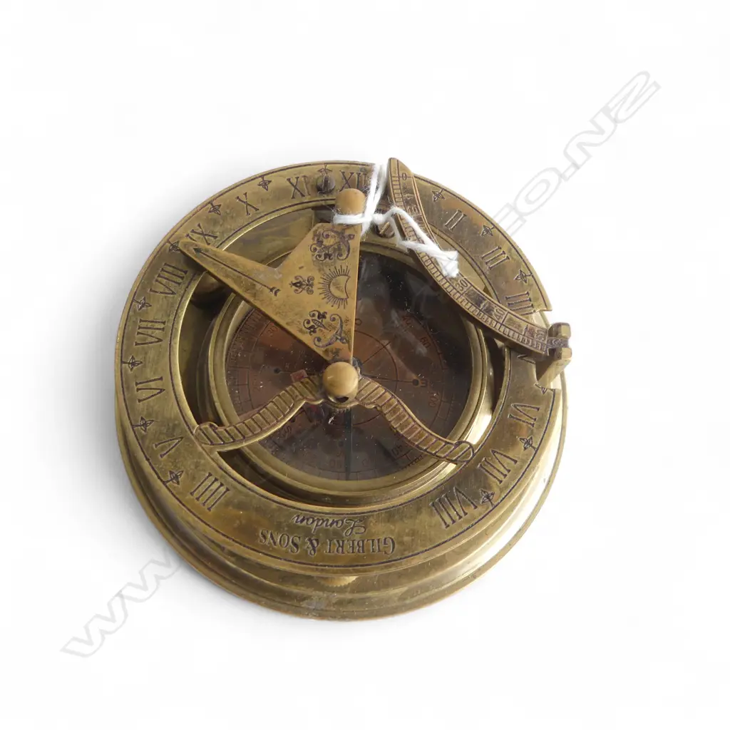 REPRODUCTION BRASS SUNDIAL COMPASS in hardwood hexagonal box Image 1++