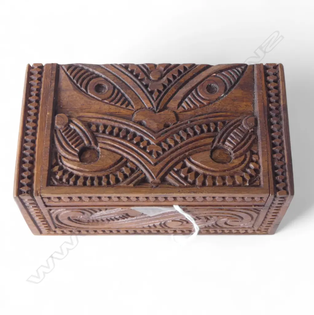 CARVED WOODEN MAORI BOX W.155mm Image 1++