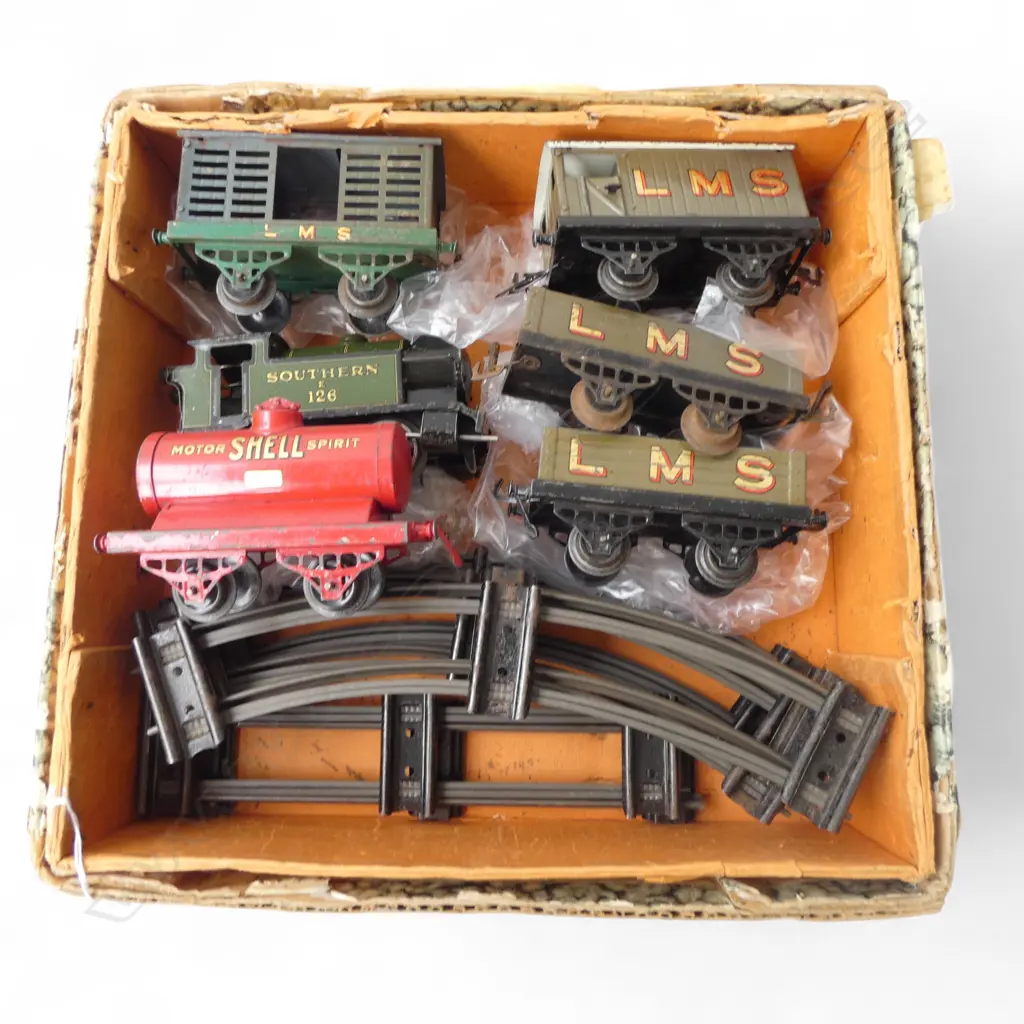 ORIGINAL HORNBY O GAUGE BOX SOUTHERN E126 ENGINE 5 CARRIAGES & TRACK Image 1++