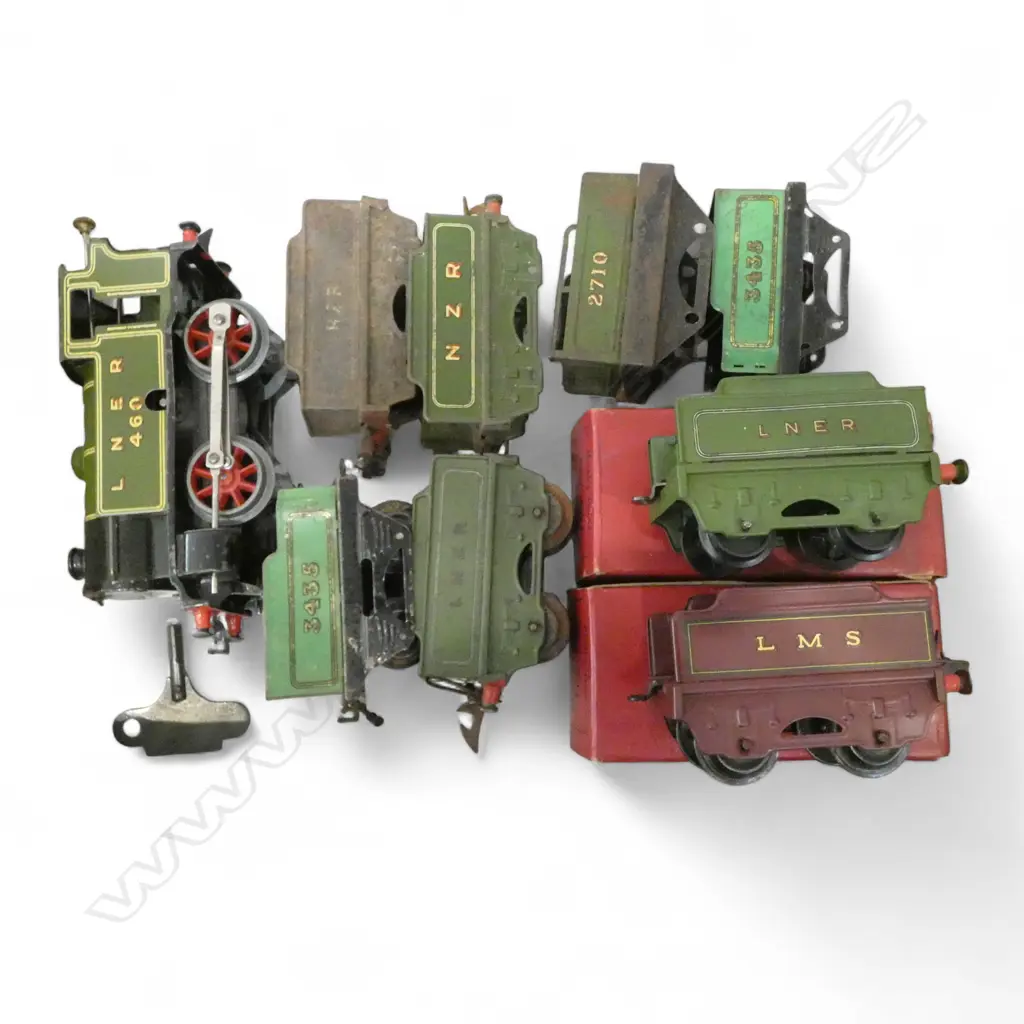 HORNBY CLOCKWORK O GAUGE LNER 460 ENGINE 2 BOXED CARRIAGES & PARTS Image 1++