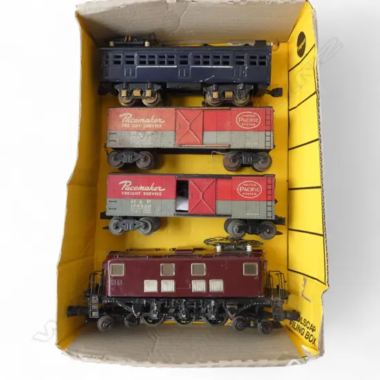 2 O GAUGE ELECTRIC RAILWAY ENGINES & 2 CARRIAGES