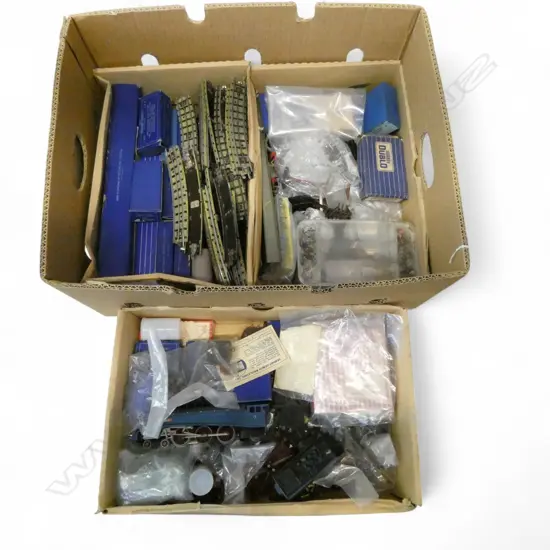 BOX OF HORNBY DUBLO ELECTRIC RAILS POINTS ENGINE & TENDER ETC
