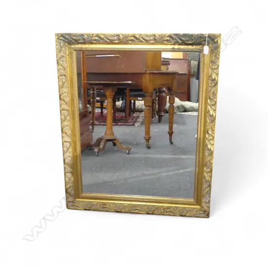 GILT FRAME MIRROR 915x760mm