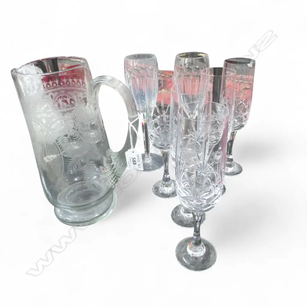 2 TYRONE CRYSTAL FLUTES, 5 OTHERS & EDWARDIAN ETCHED GLASS PITCHER H.245mm Image 1++