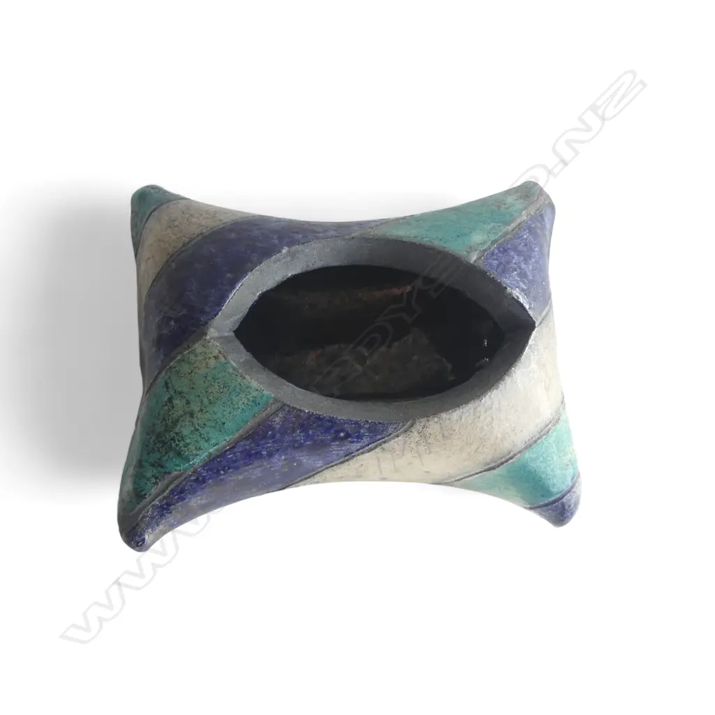 NICK JOLLY N.Z. STUDIO POTTERY CUSHION FORM VESSEL W.150mm Image 1++