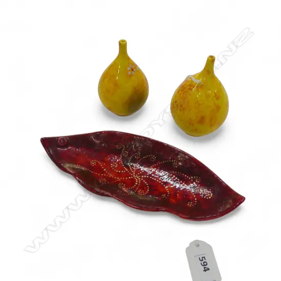 2 KEUM SUN LEE SML YELLOW VASES & RED DISH, H.10mm, L.200mm