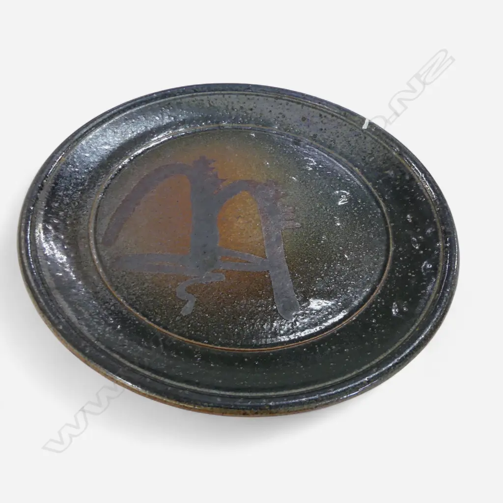 MICHAEL O'DONNELL TARARIKI POTTERY CHARGER 430mm dia Image 1++
