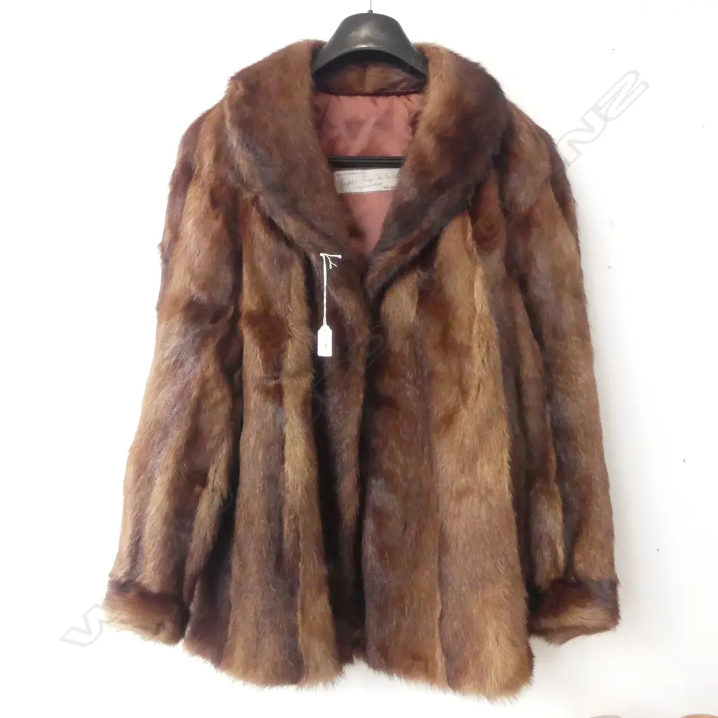 ENGLISH & FOREIGN FUR CO. WELLINGTON FUR COAT  Image 1++