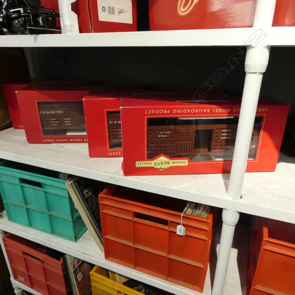 4 BACHMANN BIG HAULERS; 3x L FREIGHT CARS, 1x LOG SKIDDER  Image 1++