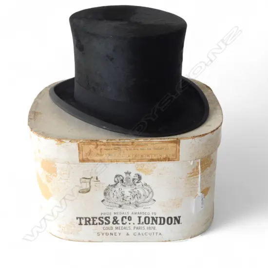 VINTAGE TRESS & Co. LONDON BLACK SILK TOP HAT in hat box