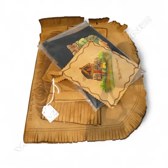 7 VINTAGE LEATHER NZ MAORI SOUVENIRS INCL. TEA COZY W.370mm