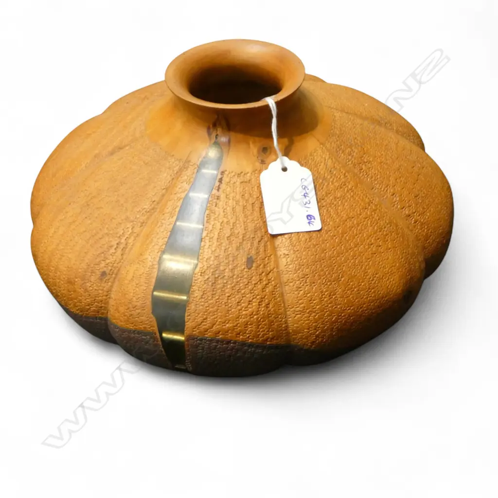 HANDCRAFTED GINGKO WOOD VASE SIGNED K.G.H. 2003. Dia.220mm Image 1++