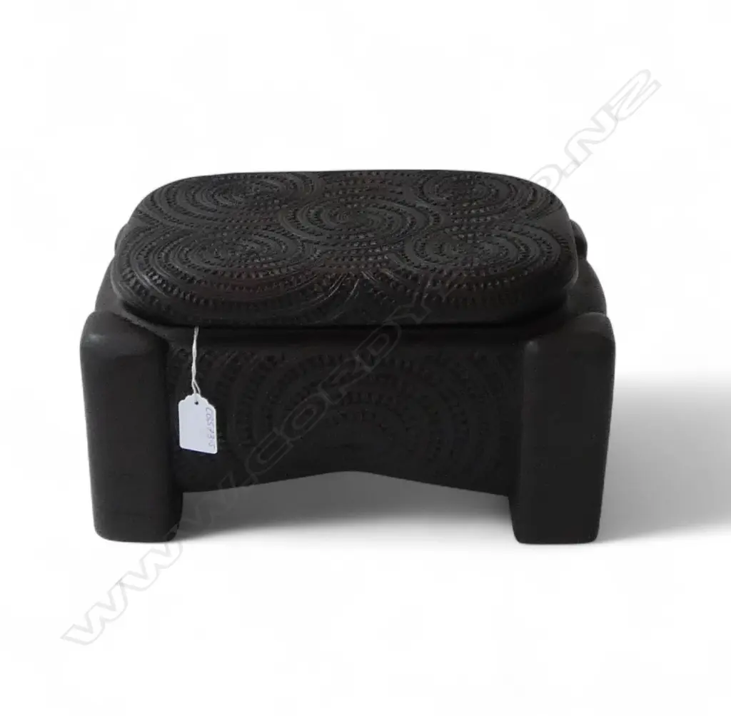 BURNISHED & CARVED MAORI BOX 320x210x180mm carving to whole body excluding interior & feet Image 1++