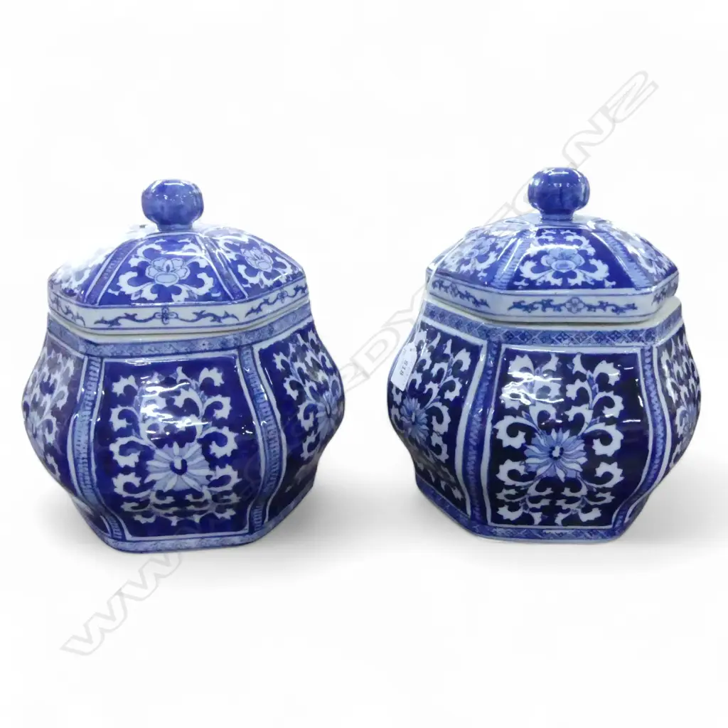 PR CHINESE B/W LIDDED CONTAINERS H.255mm Image 1++