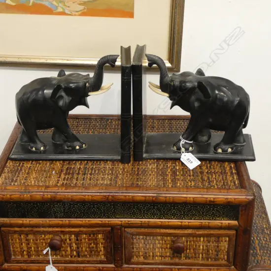 PR EBONY ELEPHANT BOOKENDS H.195mm