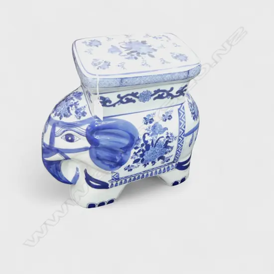 B/W ELEPHANT GARDEN STOOL H.360mm