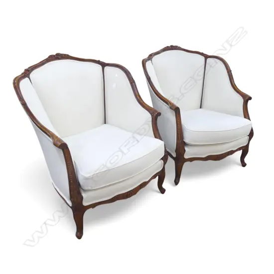 PR BERGERE ARMCHAIRS IN WHITE LINEN 750x900x940mm