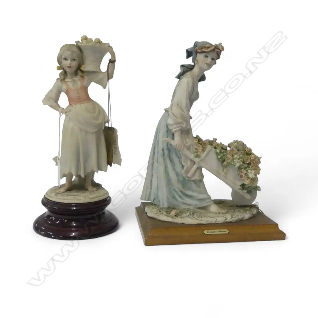 2 GIUSEPPE ARMANI RESIN FIGURINES H.250mm Image 1++